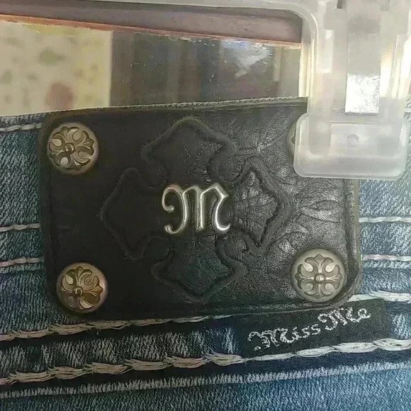 Miss Me Crop Jeans - Picture 4 of 9